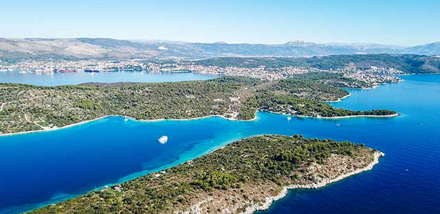 Riviera Okrug-Trogir Fumija Island